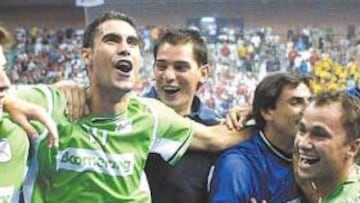 <b>INSUPERABLES. </b>Boomerang se proclamó campeón en Murcia. Luis, Joan, Vigara, Jesús, Marquinho, Luis Amado y Andreu lo celebraron así.