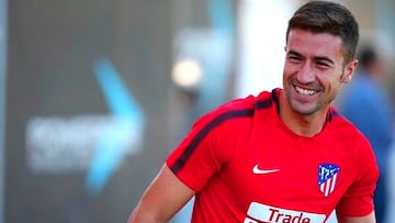 Gabi muestra sus nuevas espinilleras atl&eacute;tico-familiares