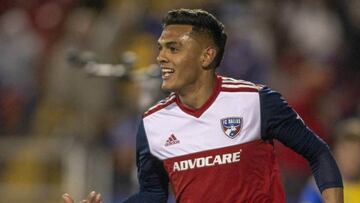 El paraguayo sufrió una rotura de ligamento cruzado en la rodilla derecha en un entrenamiento con su club, el jugador también estaría fuera de su selección.