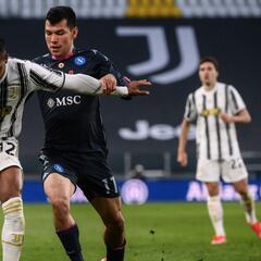 Discreta participación del 'Chucky' Lozano en la derrota del Napoli vs Juventus