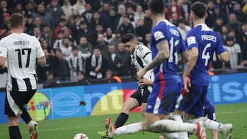 Istanbul (Turkey), 22/01/2025.- Besiktas' Milot Rashica (C) scores the 2-1 lead during the UEFA Europa League soccer match between Besiktas JK and Athletic Club Bilbao, in Istanbul, Turkey, 22 January 2025. (Turquía, Estanbul) EFE/EPA/ERDEM SAHIN