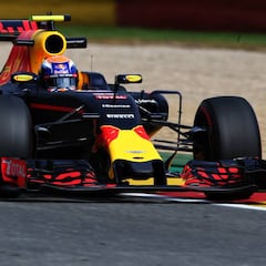 Verstappen brilla en casa; Alonso tras un Manor