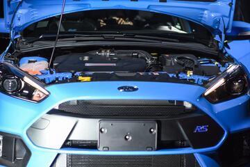 En la Región de la Araucanía Ford presentó por primera vez en Chile el Focus RS. Desde la línea de performance de la marca llega con un motor de 2.3 litros y 350 hp de potencia.
La presentación se llevó a cabo en Pucón y luego se realizó una prueba del vehículo en el autódromo Interlomas de Temuco.