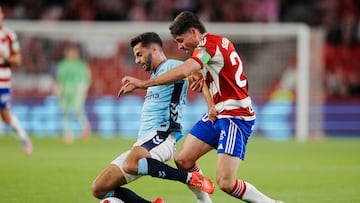 10/10/25 PARTIDO SEGUNDA DIVISION
Granada CF - UD Las Palmas
En la imagen Loiodice (UD Las Palmas) y Sergio Ruiz (Granada CF)