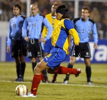 La última vez que Colombia y Uruguay se enfrentaron ocurrió en 2004 en el juego por el tercer puesto. La Celeste ganó 2-1 con goles de Estoyanoff y Sánchez. Barranca Herrera anotó el descuento.