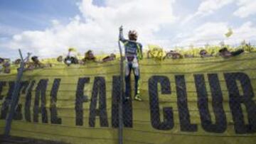 AFICIONADOS. Los fans de Valentino Rossi están presentes en Cheste.