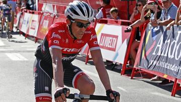 Alberto Contador llega a la meta de Andorra en la tercera etapa de la Vuelta a Espa&ntilde;a.