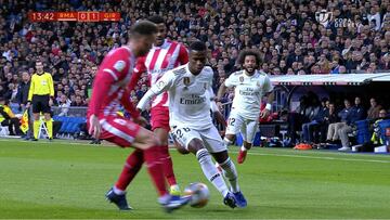 Vinicius levantó al Bernabéu con su caño: "¡Ooohh!"