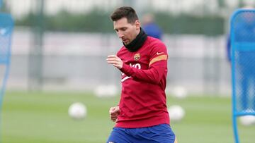 Messi se ejercita en el entrenamiento de ayer.