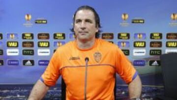 Pizzi, en rueda de prensa.