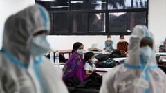 FILE PHOTO: A woman sits with her child inside a quarantine centre for the coronavirus disease (COVID-19) patients amidst the spread of the disease at an indoor sports complex in New Delhi, India, September 22, 2020. REUTERS/Anushree Fadnavis/File Photo