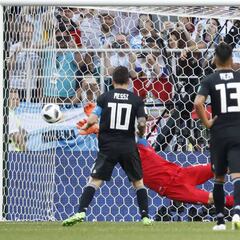 Lionel Messi falló el primer penal que tiraba en un Mundial