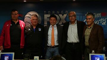 Jorge &#039;Polilla&#039; Da Silva, Hugo Gottardi, Gregorio P&eacute;rez y el Asistente T&eacute;cnico de Gerardo Pelusso en la presetnaci&oacute;n del Torneo Fox Sports