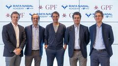 Imagen de la firma del acuerdo entre la Rafa Nadal Academy y el fondo de inversión GPF.