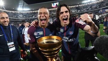 Mbappé y Cavani, con la Copa de la Liga.