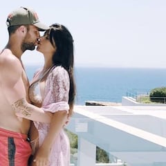 Cesc y Daniella Seeman enamoran en Instagram