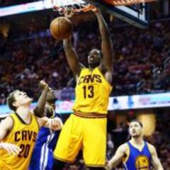 Thompson 'pasa' de firmar la oferta de los Cavs; sigue el lío