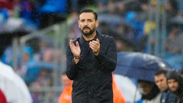 Bordalás dirigiendo al Getafe en el último partido de la temporada pasada en el Coliseum.