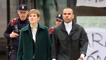 Soccer Football - Dani Alves Release From Prison - Brians 2 Prison, Barcelona, Spain - March 25, 2024 Brazilian soccer player Dani Alves leaves the Brians 2 prison on bail along with his lawyer Ines Guardiola while he appeals his rape conviction REUTERS/Nacho Doce