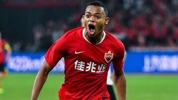 Harold Preciado en un partido del Shenzhen FC en el fútbol chino