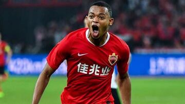 Harold Preciado en un partido del Shenzhen FC en el f&uacute;tbol chino