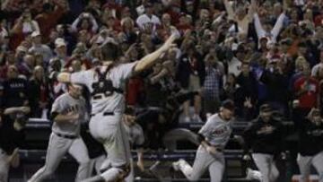 <b>EN LA CIMA. </b>Los Giants explotaron cuando se decidió el partido, para desesperación de dos ilustres texanos, los ex presidentes Bush, y alegría del propietario del equipo, Bill Neukom.