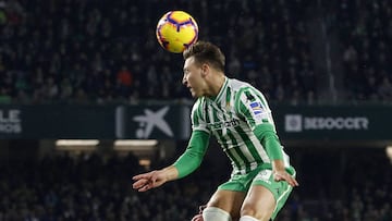 El delantero del Betis, Loren Morón, durante un partido.