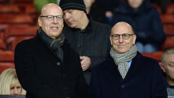 La familia Glazer, dueños de Manchester United estuvo en Doha para platicar con inversores de Qatar y Arabia Saudita; buscan vender al club de Old Trafford.