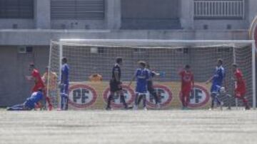 Waldo Ponce alcanz&oacute; a jugar s&oacute;lo el primer tiempo ante La Calera. Un desgarro lo complica.