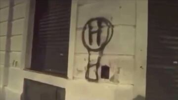 Ins&oacute;lito: un hincha de Hurac&aacute;n viol&oacute; la cuarentena para pintar el escudo en una pared