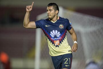 Es uno de los dos mejores goleadores mexicanos tras 12 fechas en el Clausura 2018, registra 5 anotaciones en 654 minutos con las Águilas del América.