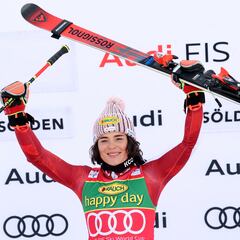 Julia Scheib estrena la Copa del Mundo con victoria en casa en el gigante