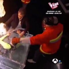 Pablo Motos se quema el pelo tratando de evitar que un hombre se prendiera fuego