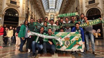 Aficionados del Betisen la Piazza del Duomo