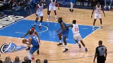 La última genialidad de Doncic que maravilla a toda la NBA: caño y asistencia en el minuto 2