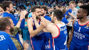 El Anadolu Efes tiró del triple para eliminar al Barcelona