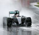 Hamilton: liderato y choque en la lluvia de Montreal