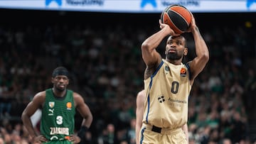 Kevin Punter, escolta del Barça, lanza un tiro libre ante el Zalgiris Kaunas en la jornada 35 de la Euroliga.
