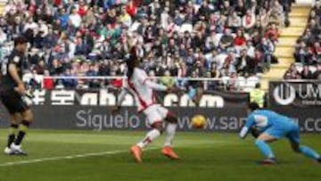 Manucho recortó distancias e hizo el 1-2.