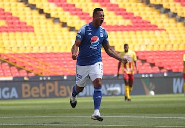 El 7 de febrero de 2021, Millonarios recibió al Deportivo Pereira en El Campín. Fredy Guarín fue titular y le bastó tan solo siete minutos para anotar su primer gol con la camiseta de sus amores. Error del portero que dejó el arco solo. El volante agarró el balón y tan solo la tuvo que empujar. Grito, abrazo con el equipo y beso al escudo. 