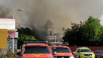 La lava derrumba el campanario de Todoque y la colada se reactiva
