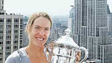 <b>LA CIUDAD, A SUS PIES. </b>Henin posa con el Empire State al fondo.
