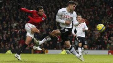 Chicharito hizo un doblete para meter al United en los octavos de la FA Cup.