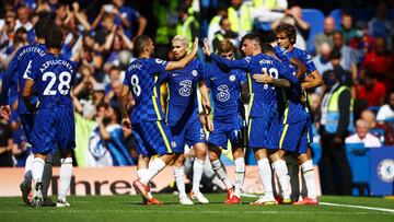 Soccer Football - Premier League - Chelsea v Crystal Palace - Stamford Bridge, London, Britain - August 14, 2021 Chelsea's Christian Pulisic celebrates scoring their second goal with teammates REUTERS/Hannah Mckay EDITORIAL USE ONLY. No use with unau