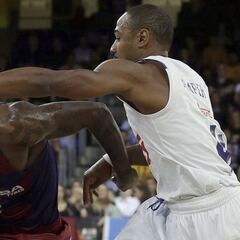 El Barça baila al Madrid de Ayón