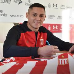 La Superliga parte con 9 chilenos: River espera por Paulo Díaz