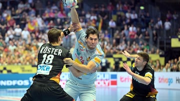 Daniel Dujshebaev supera al alemán Julian Köster.