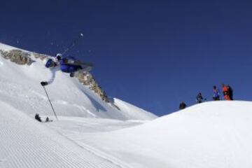 El equipo de halfpipe francés se prepara estos días en Tignes, los Alpes, para los Juegos Olímpicos de Invierno en Sochi. La esquiadora Marie Martinod.