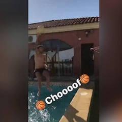 Ceballos se disfraza de Gasol en sus vacaciones: ¡basket acuático!