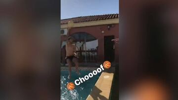 Ceballos se disfraza de Gasol en sus vacaciones: ¡basket acuático!